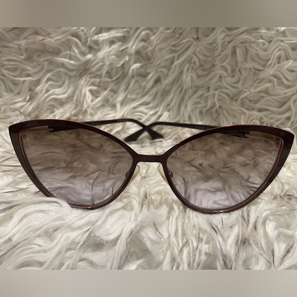 FENDI Sunglasses - Picture 3 of 5